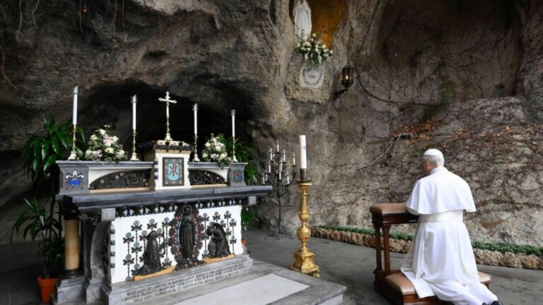 El Papa: María nos Enseña lo que son el Sufrimiento y el Amor ...