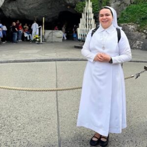 La Joven Religiosa que Muestra la Alegría de Decirle “sí” a Dios en el Continente Digital