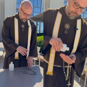 ¿Por qué Deberías Bendecir tu Rosario? La Iglesia Tiene una Hermosa Respuesta