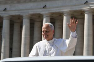 El Papa: Se da Testimonio de Dios Compartiendo Bienes Materiales y Espirituales