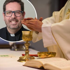 Sacerdote Señala Cuál es el Mayor Error que Puedes Cometer en Misa: “Y no es Distraerte”