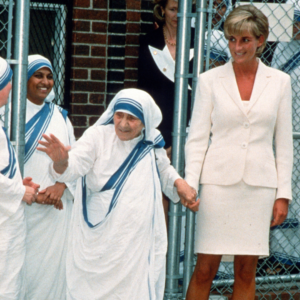 Madre Teresa le Dio un Rosario a la Princesa Diana: Años Después, fue Enterrada con él