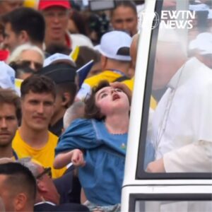 Ella es Marie-Garance, la Niña que Recibió la Bendición del Papa León XIV en París