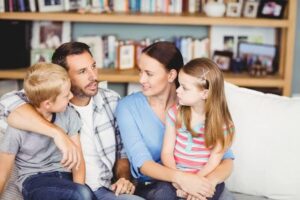 ¿Cómo enseñar a tus hijos a manejar sus emociones? 6 consejos para padres