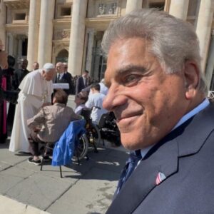 De monaguillo a “El increíble Hulk”: Lou Ferrigno se Encuentra con el Papa León XIV y Habla Sobre su fe Católica