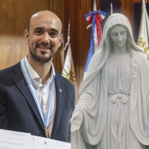 La Experiencia Cercana a la Muerte Llevó a la Madre del Cantante Abel Pintos a la Devoción a la Virgen de la Medalla Milagrosa